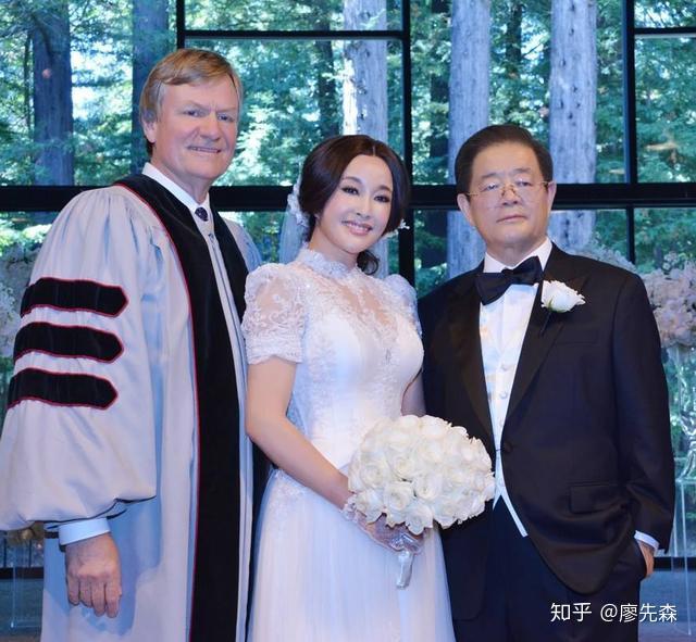 前男友堵门引发风波，刘晓庆保镖果断出手_方案细化和落实