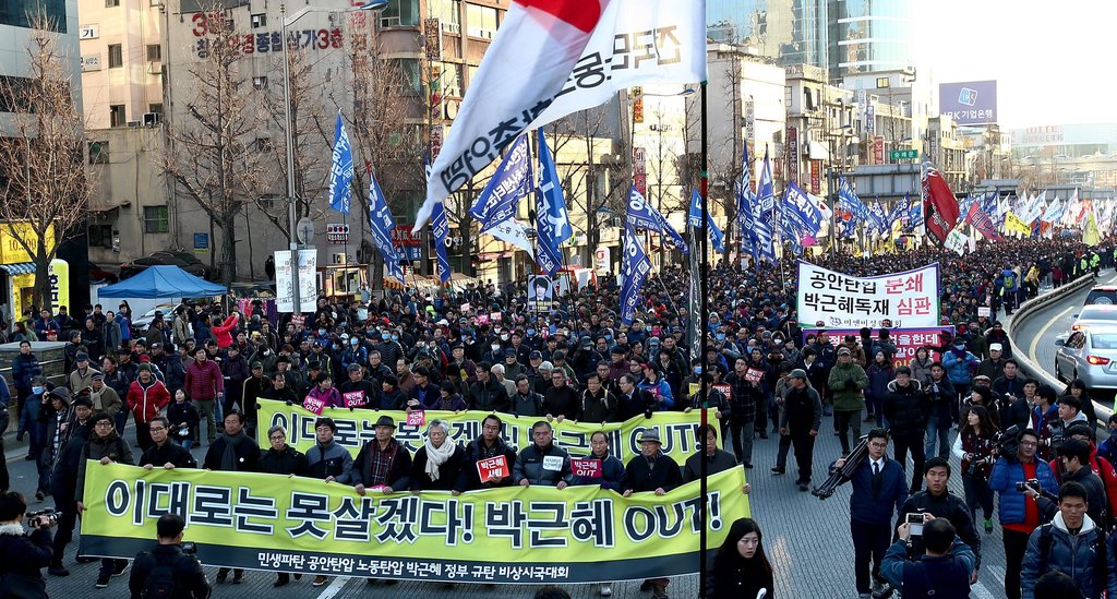 韩国两派爆发大规模示威