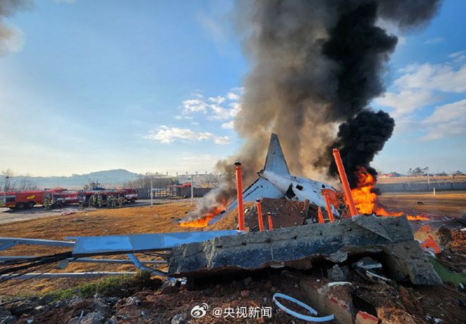 韩载客机起火事件，灾难背后的反思与启示