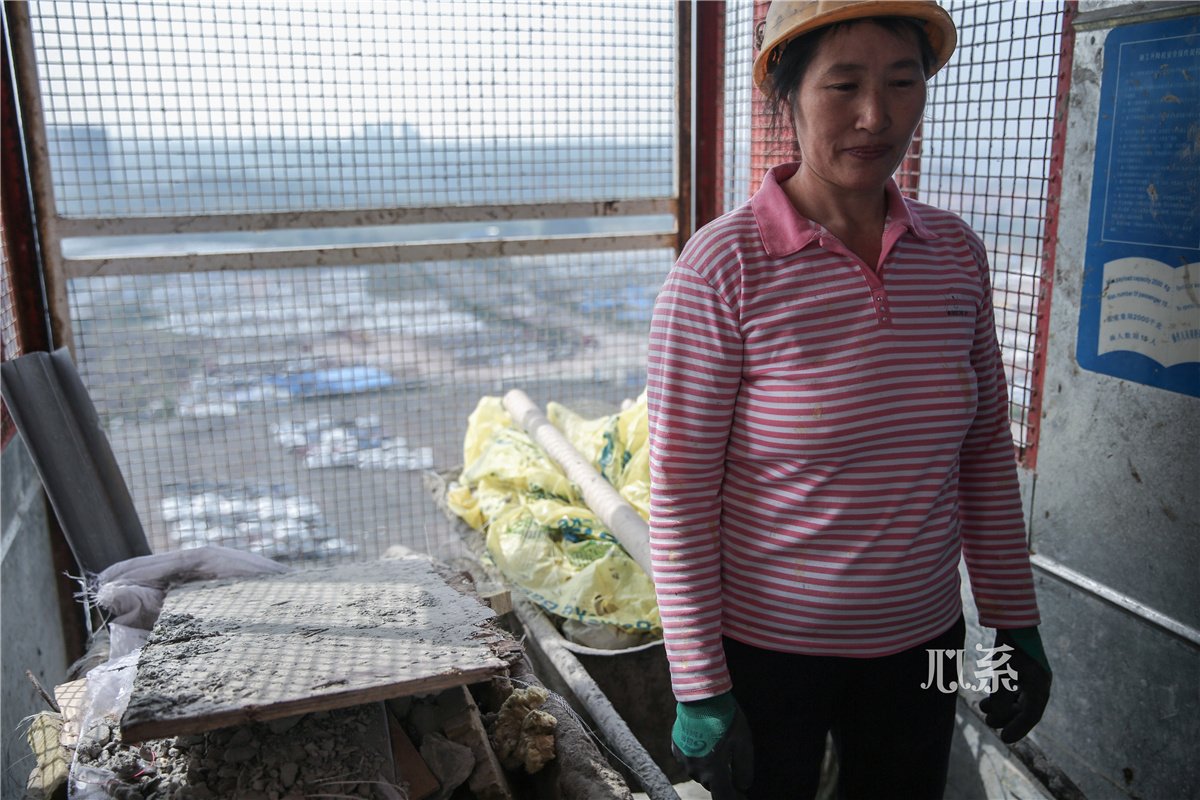 4万人在线监工肥娟夫妻准备食材