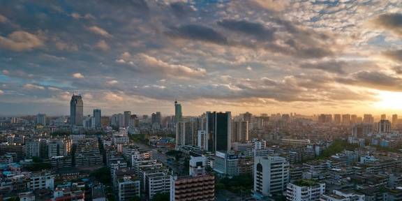 中国第一个破万亿城市，繁荣发展的领头羊