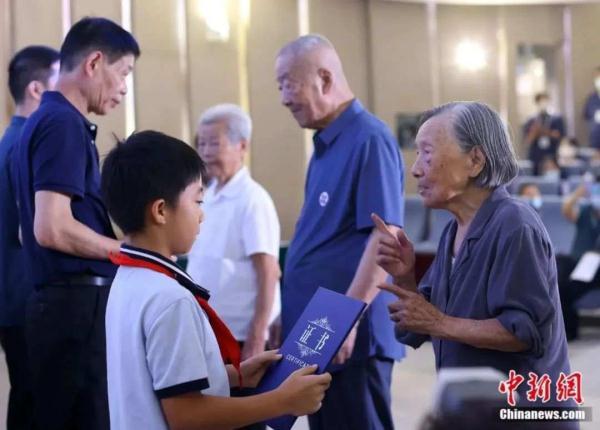 南京大屠杀幸存者艾义英去世，历史的见证与永恒的记忆