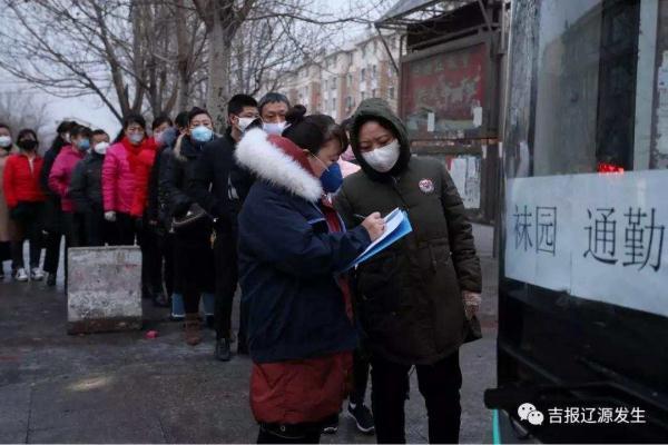 东北零下二十几度的公交车里全是雪，冰雪中的城市日常