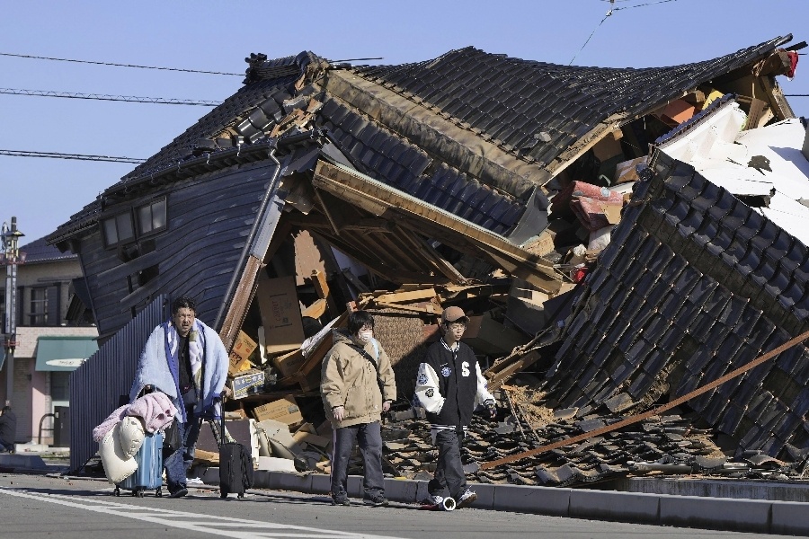 日本地震，影响、应对与启示