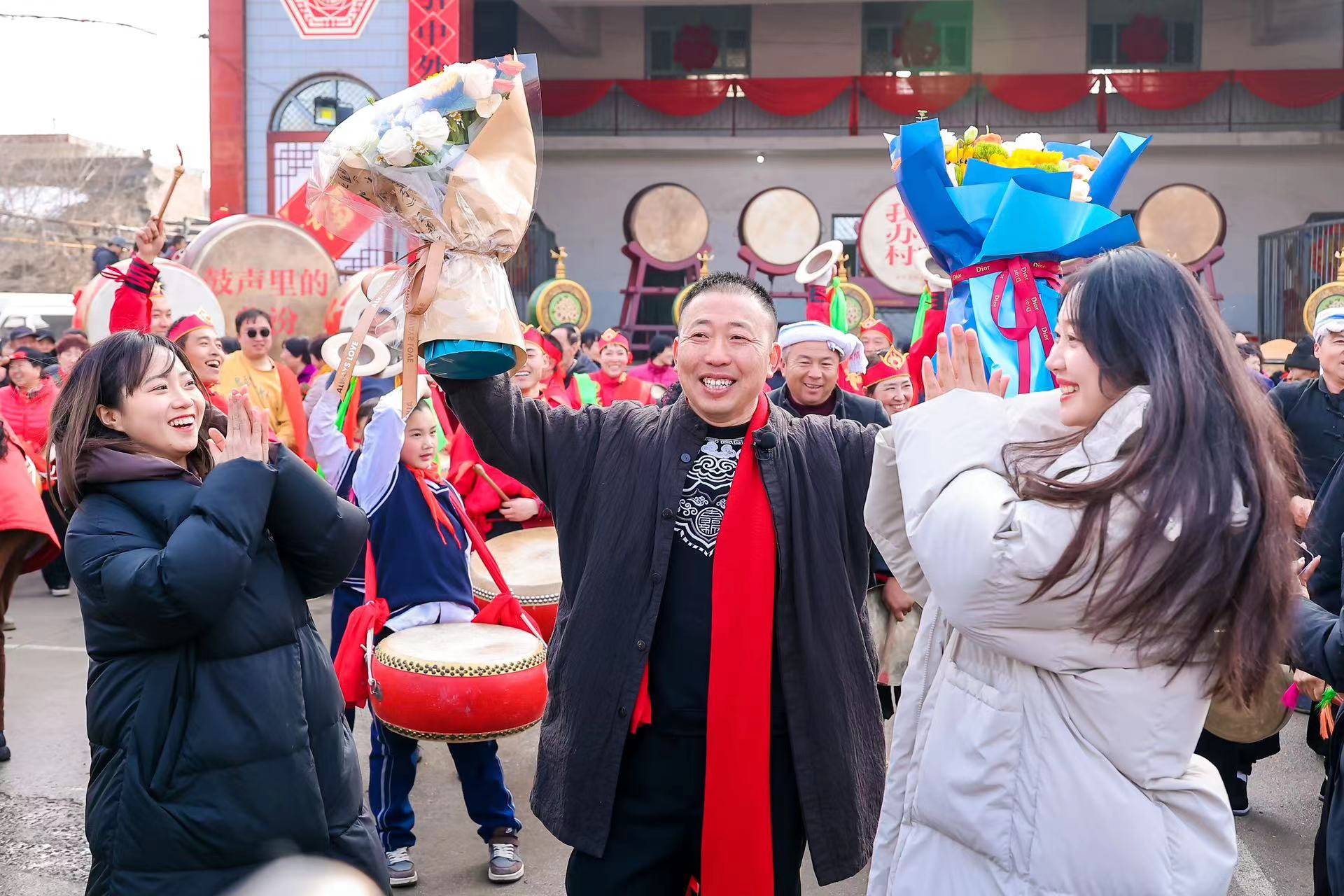 年味儿渐浓 多地“村晚”热闹开演