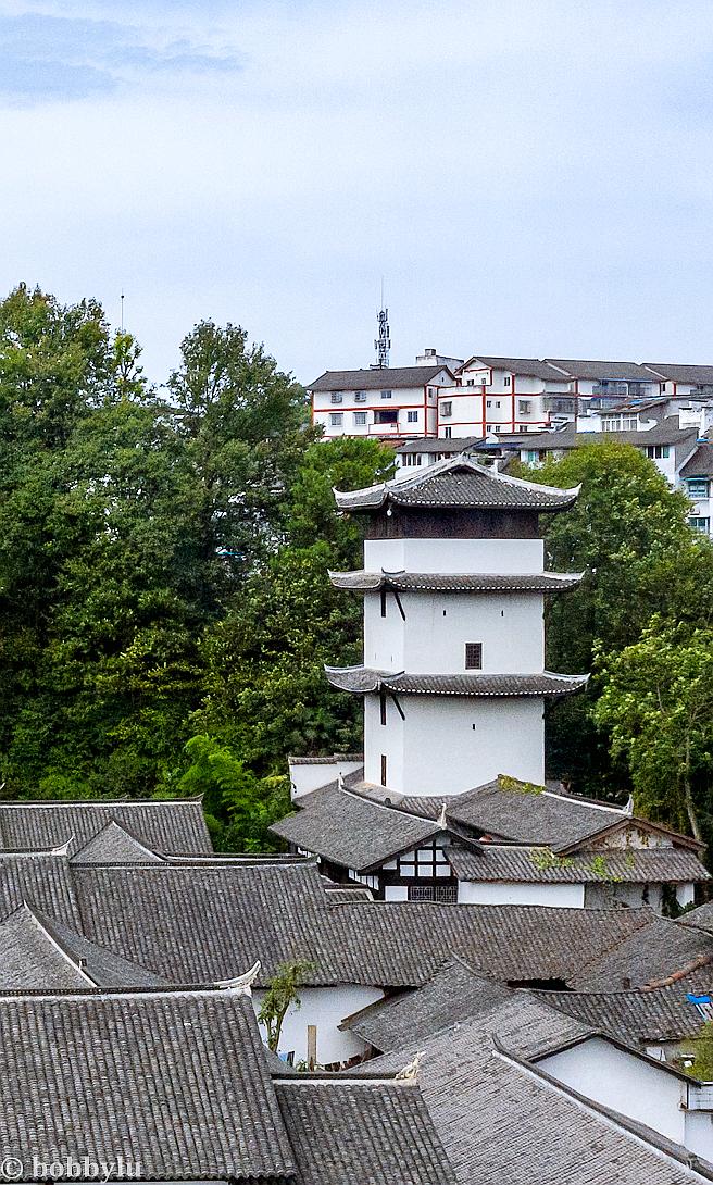 违建豪宅无人认领 当地拆除