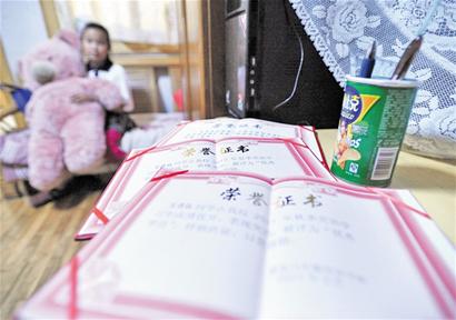 11岁女孩的春联摊，最高日入700元，背后故事令人感动