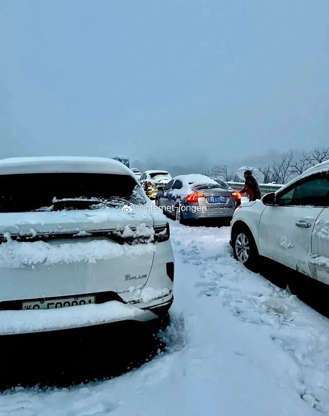 自驾返乡遇暴雪，2小时车程开了24小时