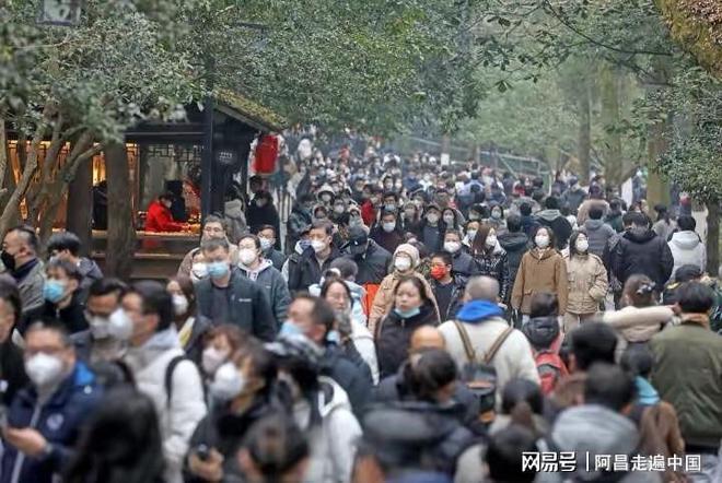 杭州灵隐寺，人山人海中的禅意世界