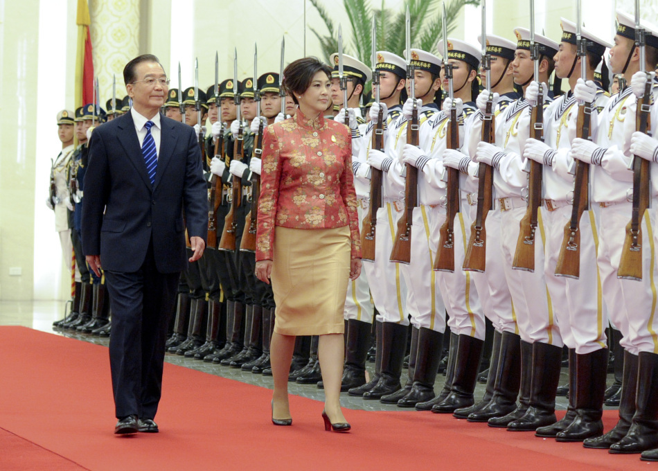 泰总理盛赞中国女保镖在泰国掀起热潮，究竟是何魅力引发如此瞩目？深度解析背后的故事！